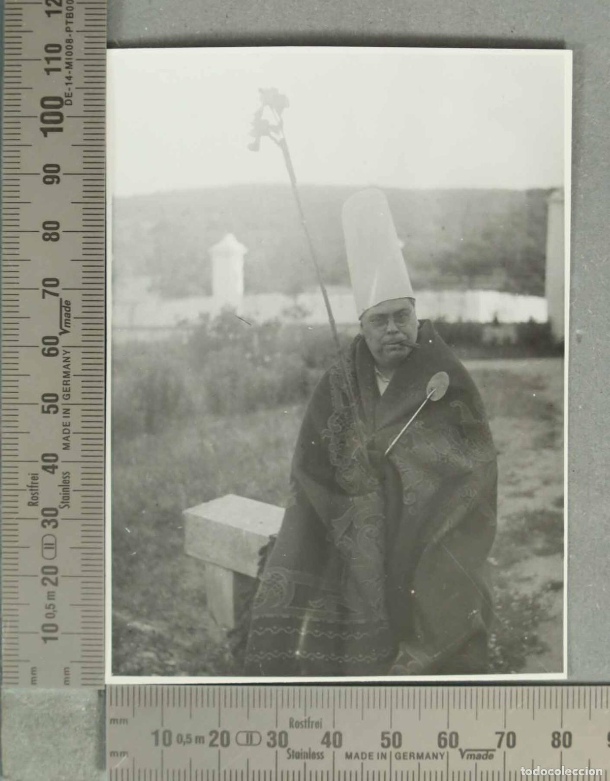 Fotograf&iacute;a antigua: FOTOGRAFIA. HOMBRE DISFRAZADO. ESCRITO REVERSO. EL YEG&Uuml;ERIZO HACIA 1940