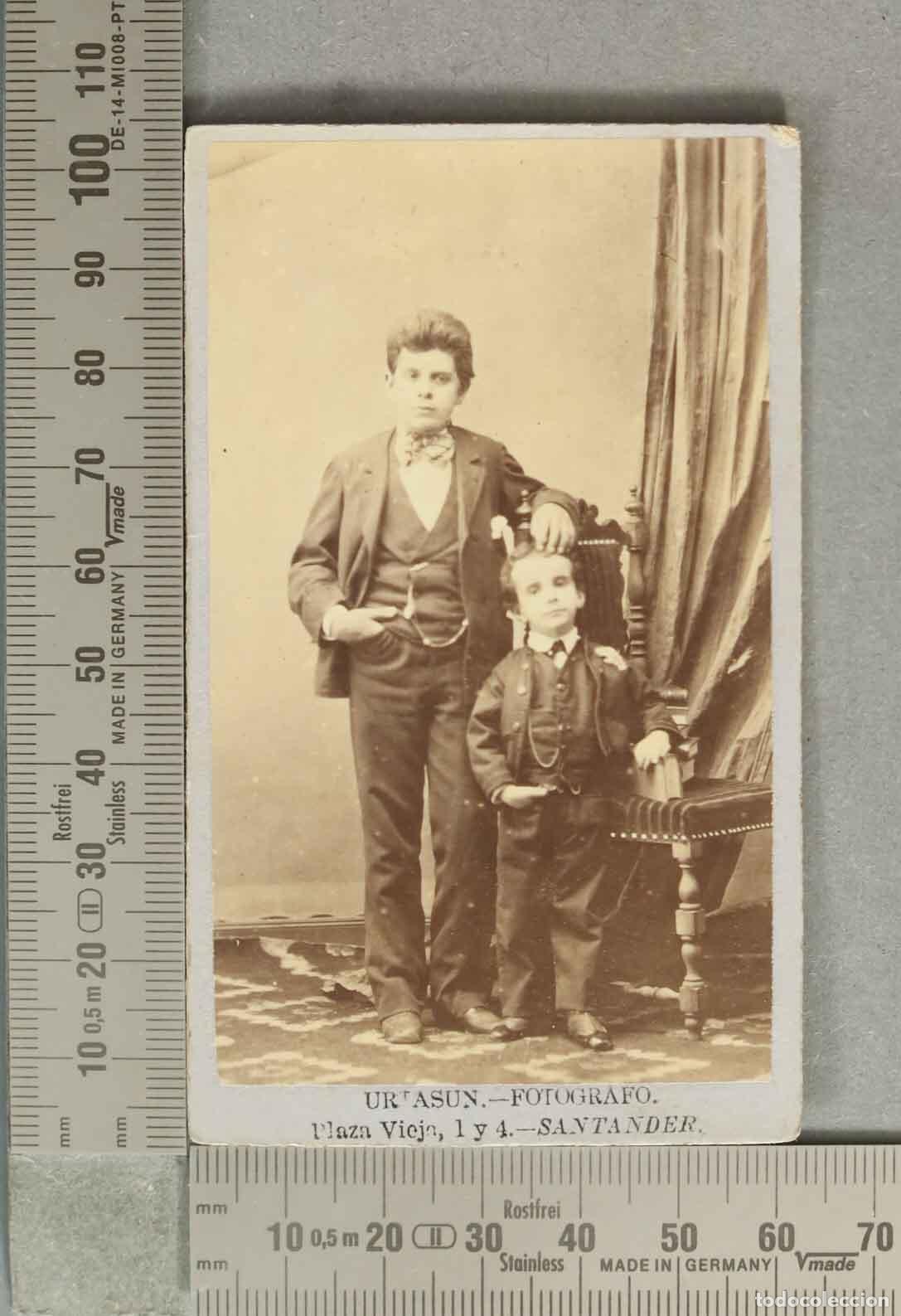 Fotograf&iacute;a antigua: CARTE DE VISITE FOTOGRAFIA. HERMANOS NI&Ntilde;OS - Urtasun - Santander - Plaza Vieja