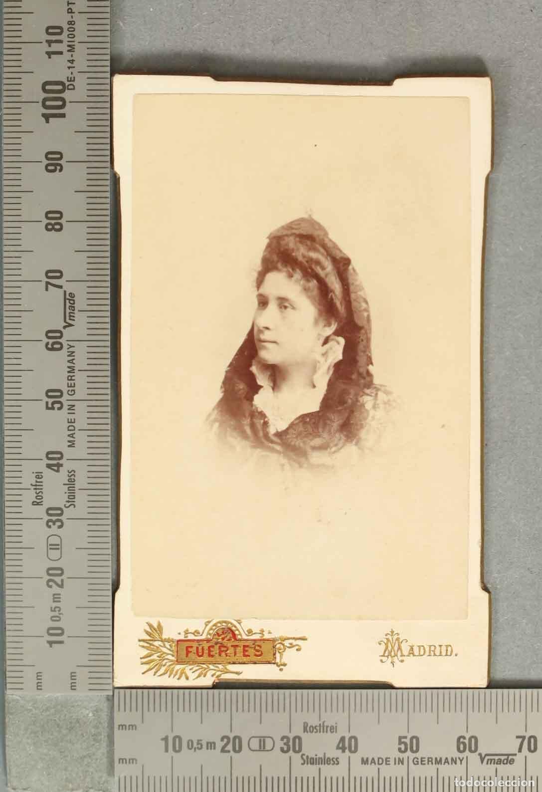 Fotograf&iacute;a antigua: CARTE DE VISITE FOTOGRAFIA. Retrato de mujer CON MANTILLA - Fuertes Madrid