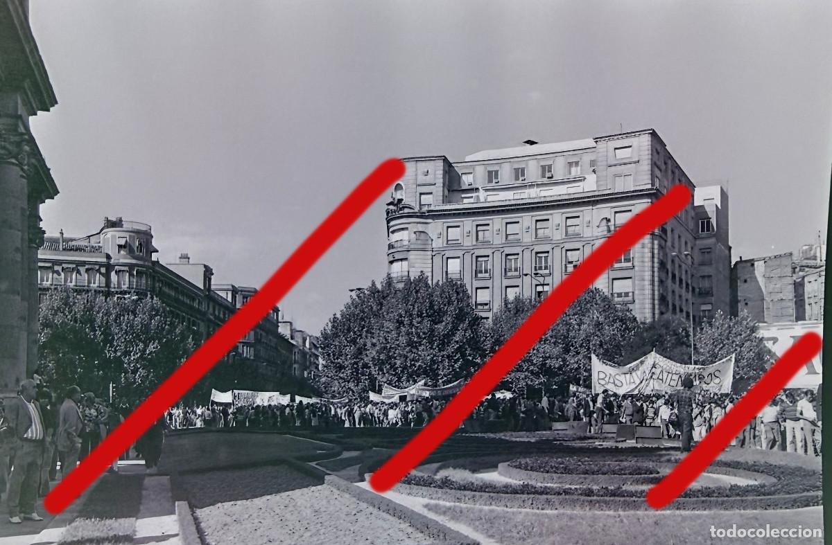 Fotograf&iacute;a antigua: Manifestaci&oacute;n Madrid A&ntilde;os 70 - NEGATIVO DE CELULOIDE - FOTOGRAF&Iacute;A ANTIGUA