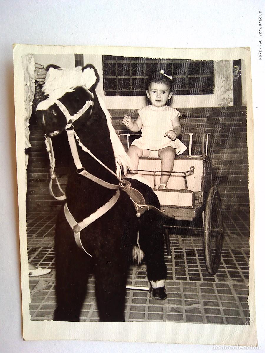 Fotograf&iacute;a antigua: MINUTERO DE FERIA : NI&Ntilde;A EN CARRETA CON CABALLITO