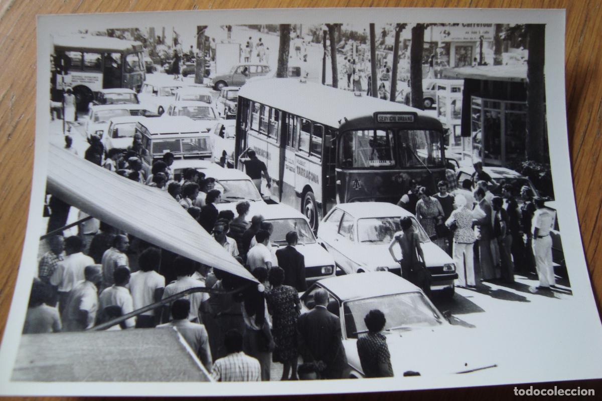 Fotografia antica: ANTIGUA FOTOGRAFIA AUTOBUSES URBANOS TARRAGONA-RABASADA. FOTO CHICHILLA A&Ntilde;OS 70?