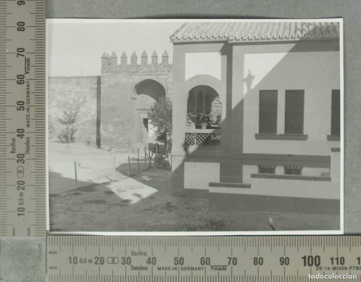 Fotografia antica: FOTOGRAFIA. NUEVA CONSTRUCCION EN PUERTA DE ALMODOVAR CORDOBA. HACIA 1940