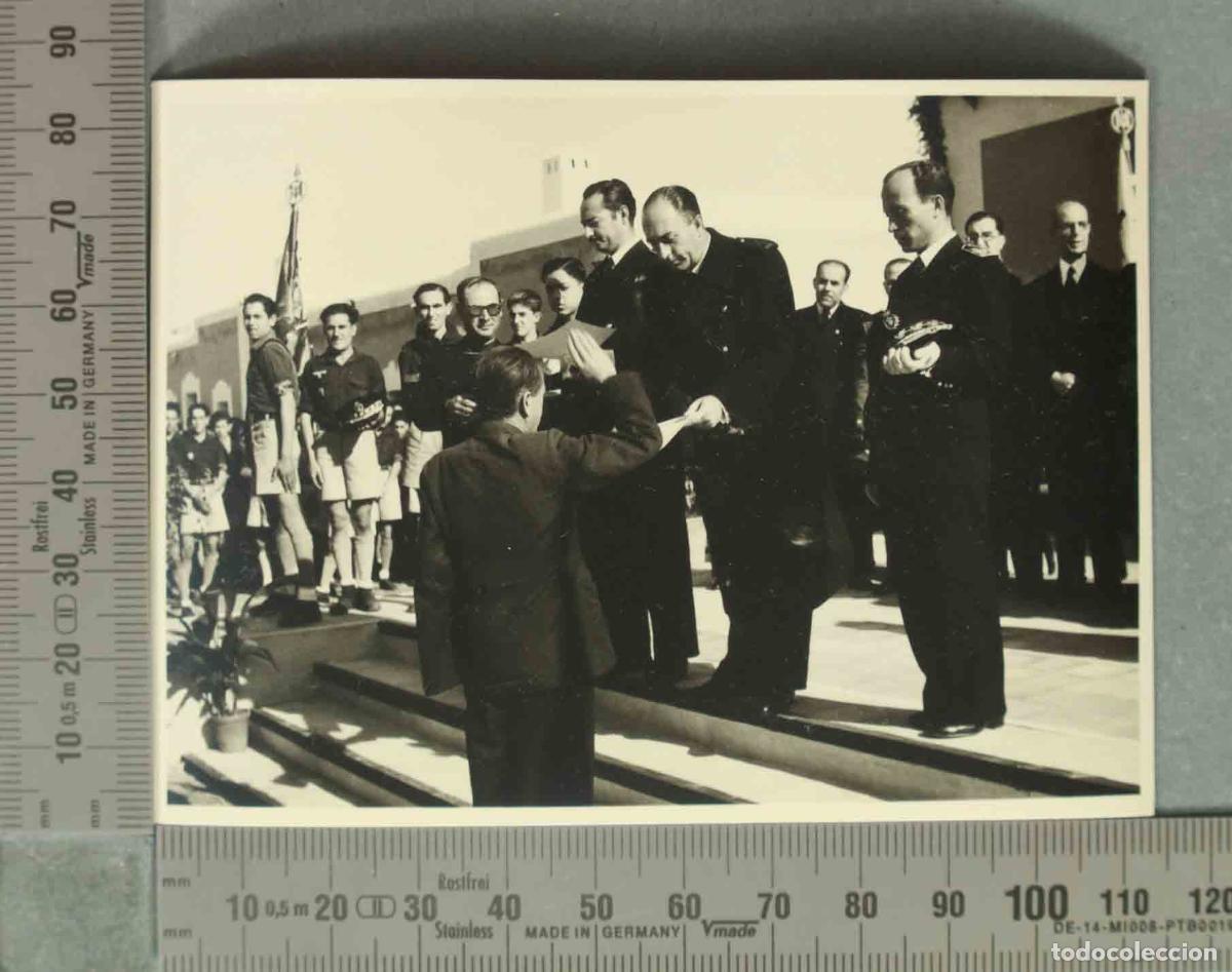 Fotograf&iacute;a antigua: FOTOGRAFIA. ENTRE VIVIENDAS BARRIADA REGIONES DEVASTADAS ALMERIA HACIA 1944