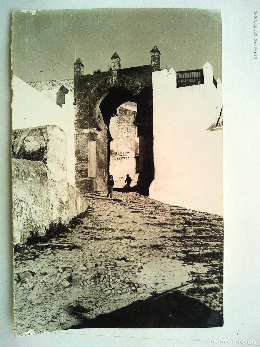Fotograf&iacute;a antigua: FOTO DEL ARCO DE LA PASTORA DE MEDINA SIDONIA . DE JUMAN . PUBLICADA EN &uml; CADIZ GRAFICO &uml;