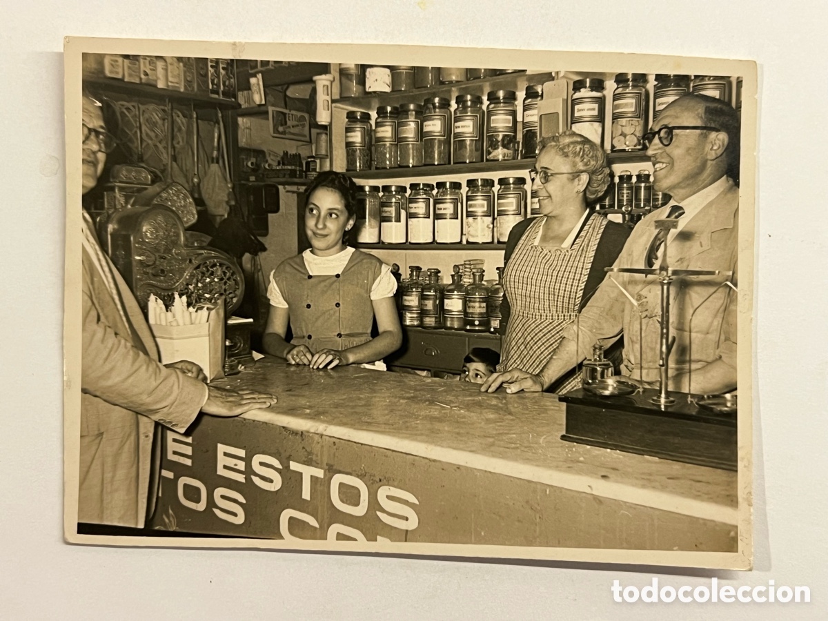 Fotograf&iacute;a antigua: BARCELONA en Blanco y Negro.. Fotografia Comercio Droguer&iacute;a en la calle Calabria (h.1950/60?)