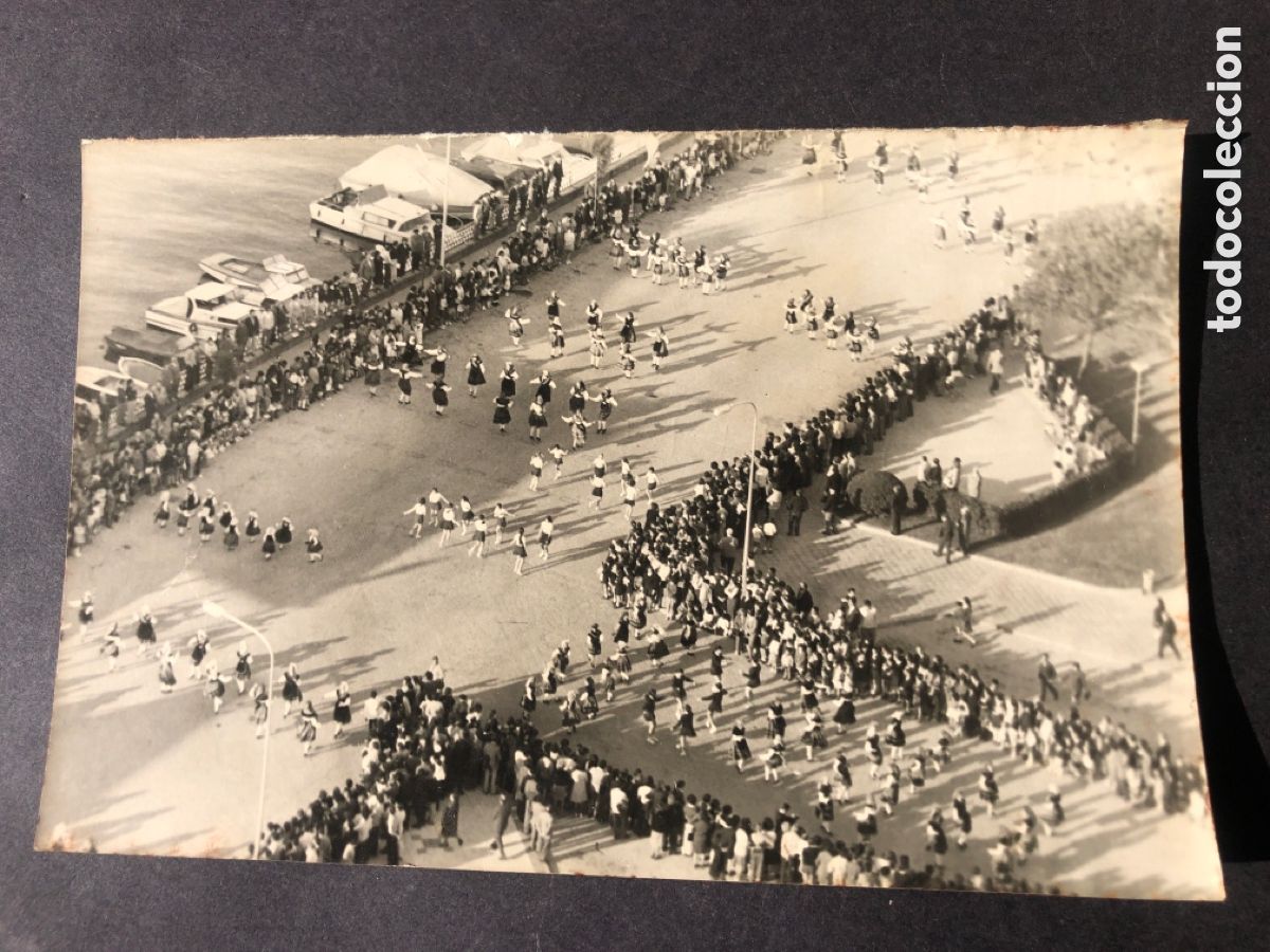 Fotograf&iacute;a antigua: Antigua foto desfile de danzas Mu&ntilde;eira Nautico de VIGO