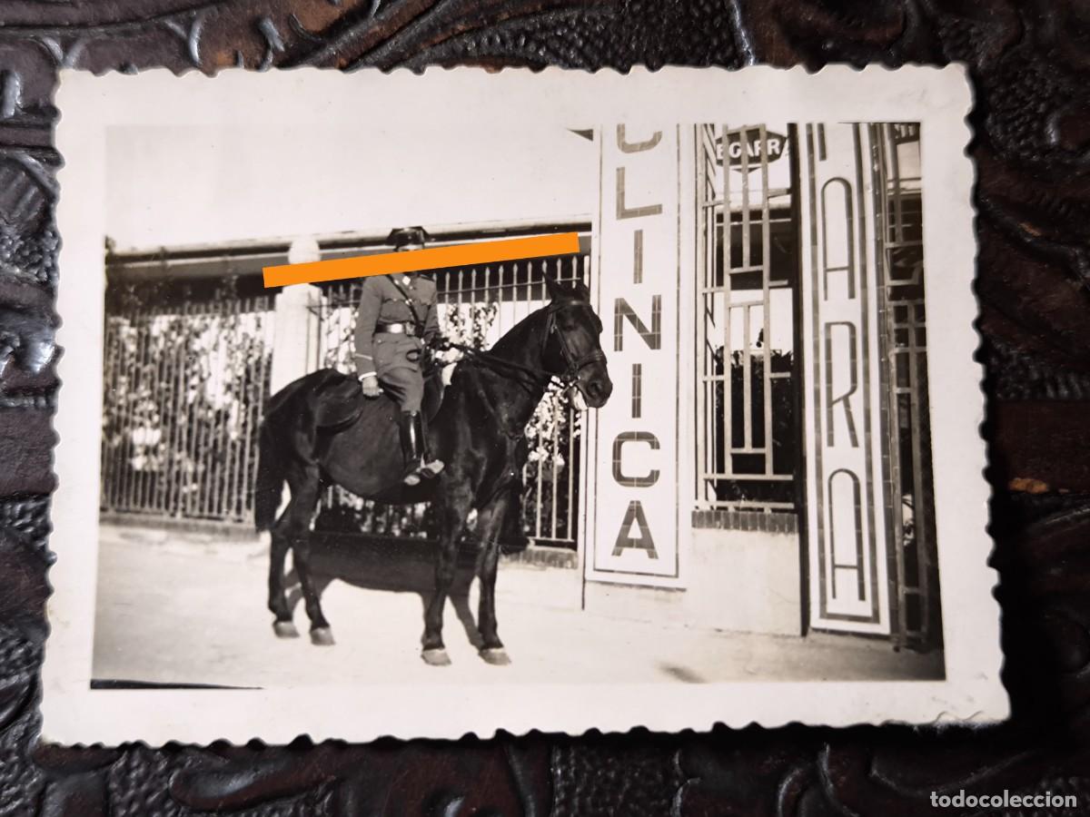 Fotograf&iacute;a antigua: Antigua fotograf&iacute;a. Guardia civil a caballo. A&ntilde;os 40/50.