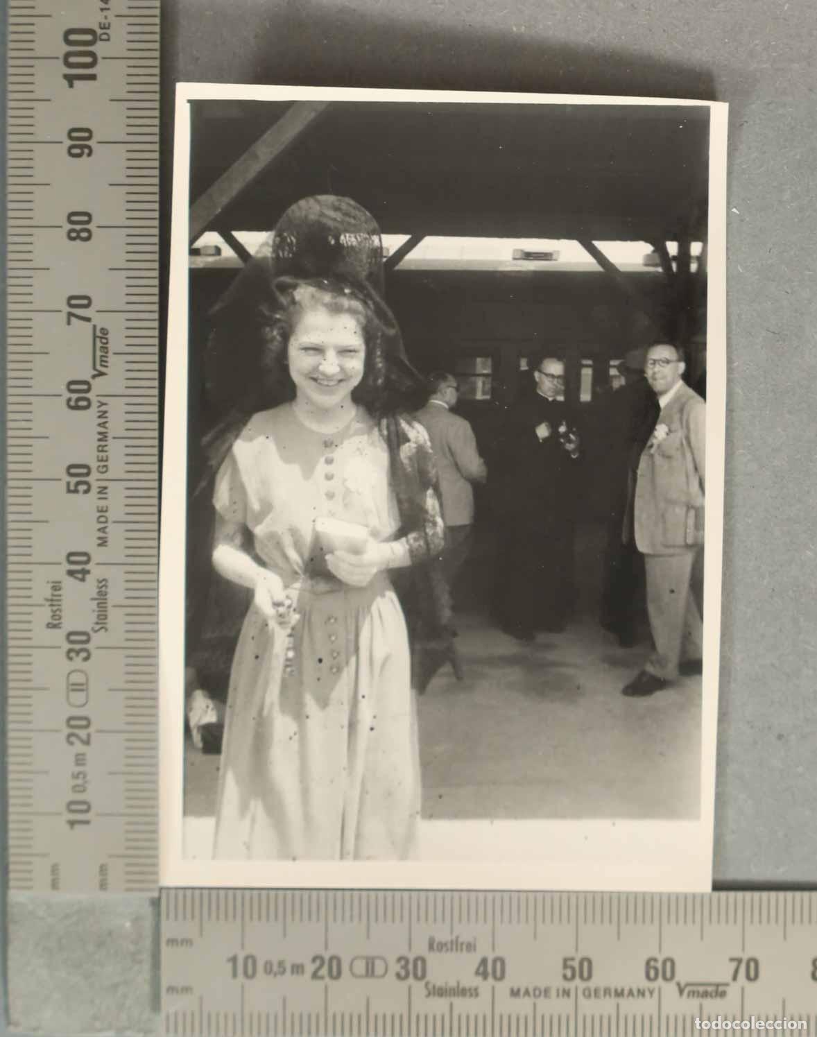 Fotografia antiga: FOTOGRAFIA. VISITA ESPA&Ntilde;OLA JAPON. TREN. SACERDOTE. HACIA 1940