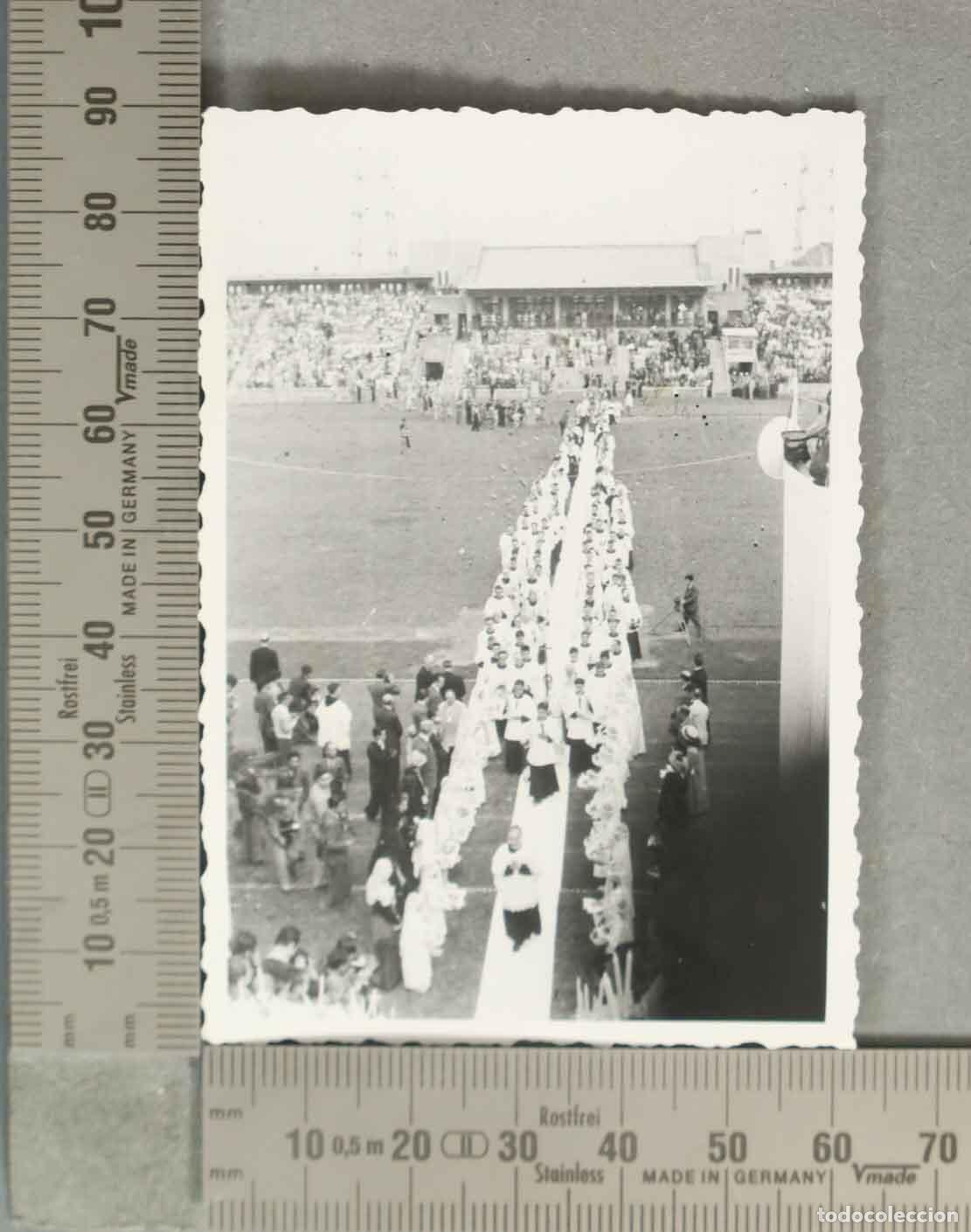 Fotograf&iacute;a antigua: FOTOGRAFIA. MISA TOKIO ESTADIO MEIJI VISITA ESPA&Ntilde;OLA JAPON HACIA 1947