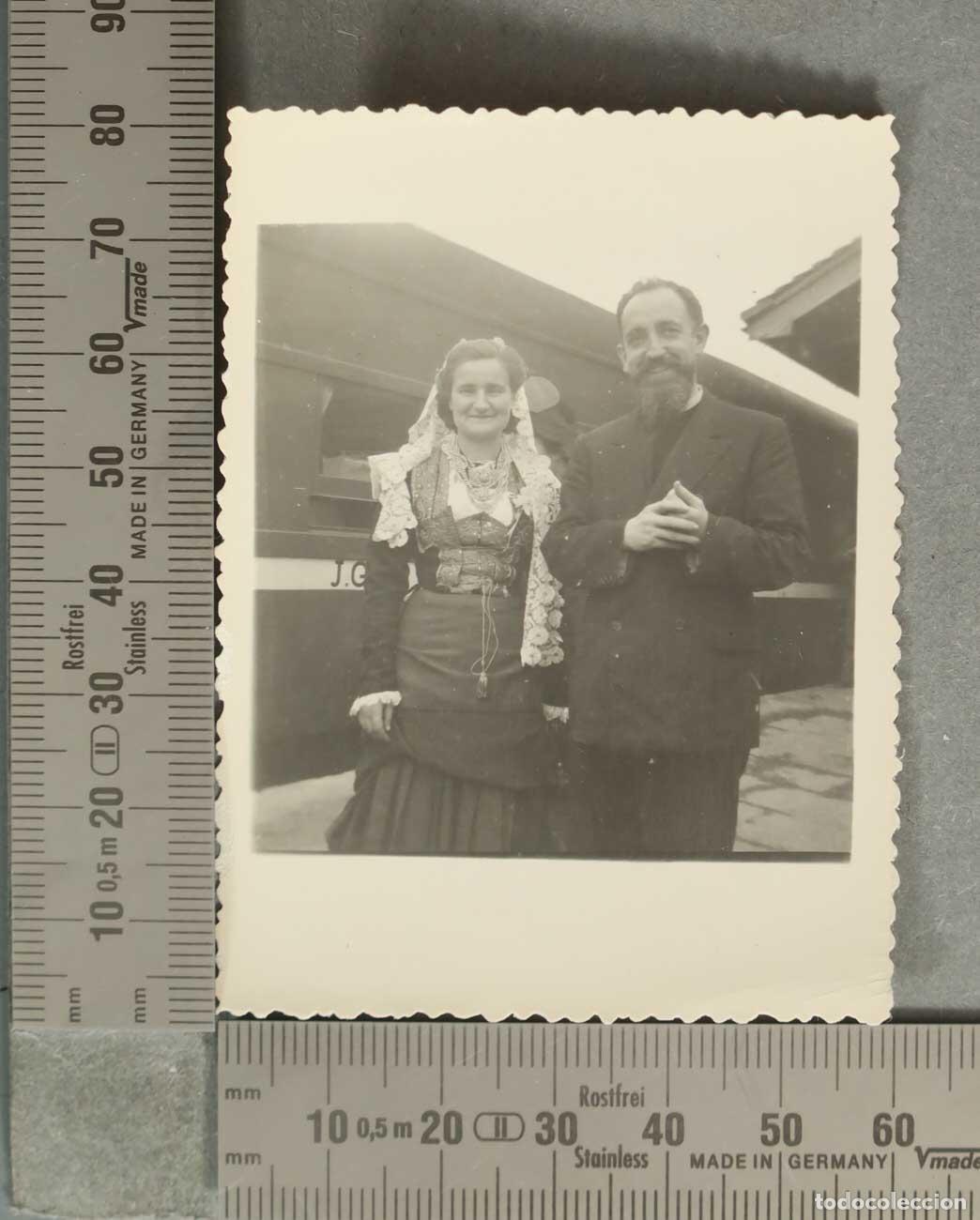 Fotograf&iacute;a antigua: FOTOGRAFIA. SACERDOTE CON ESPA&Ntilde;OL CON TRAJE TRADICIONAL. EN JAPON HACIA 1940