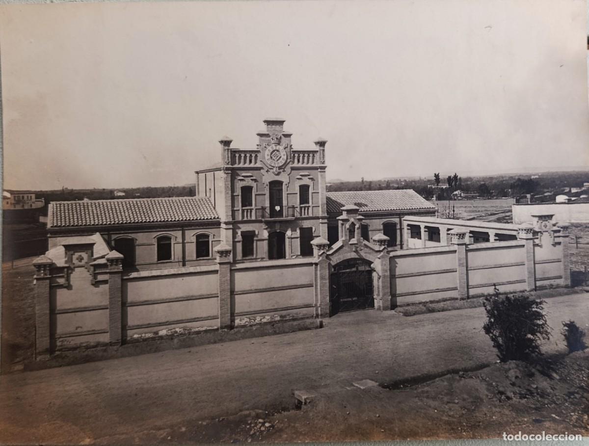 Fotograf&iacute;a antigua: VISTA DEL ASILO BORR&Aacute;S, HOY PLAZA PAU CASALS. L&Eacute;RICA. LLEIDA. FALTA EL ARBOLADO.