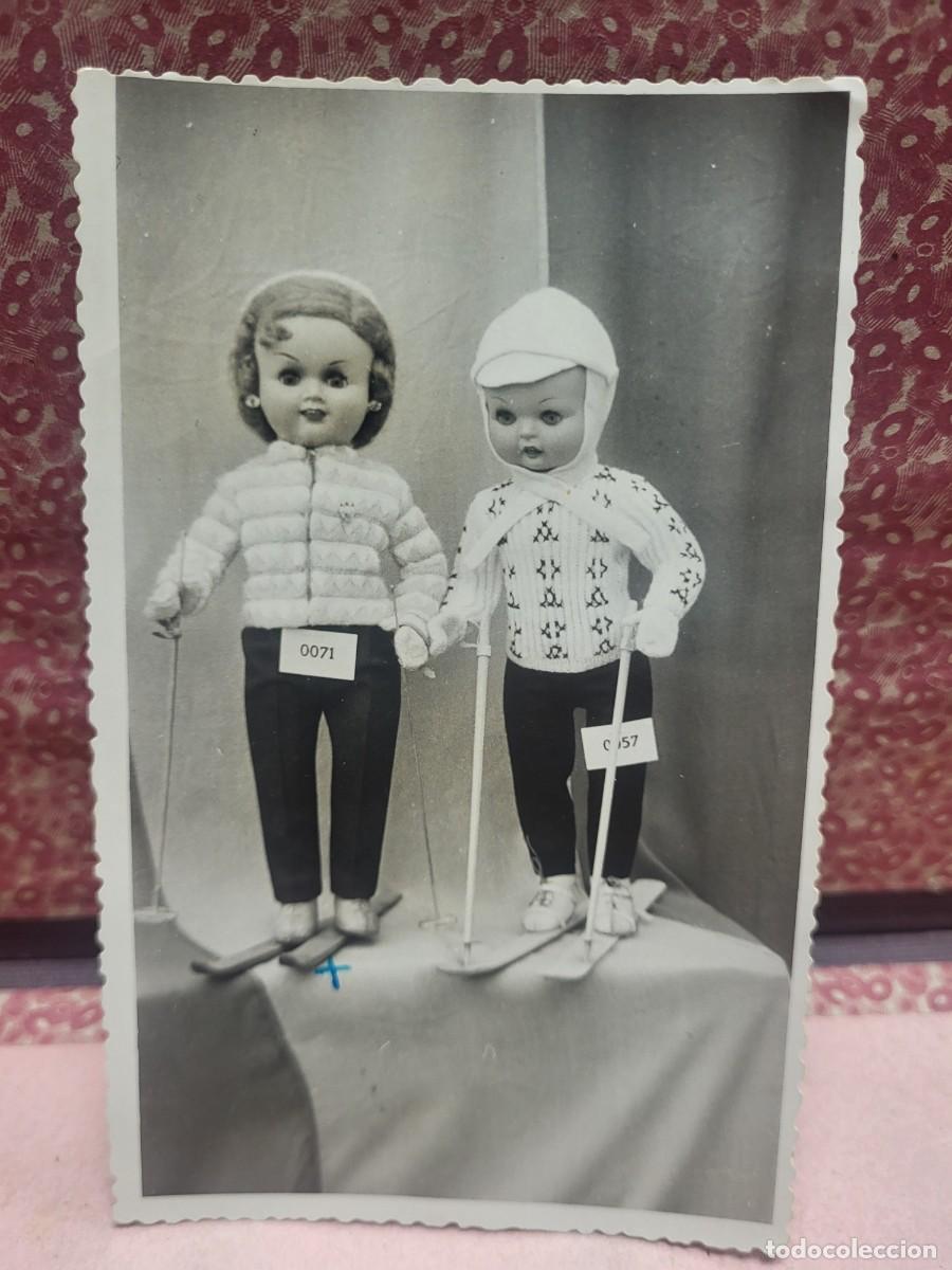 Fotograf&iacute;a antigua: ANTIGUA FOTOGRAFIA MU&Ntilde;ECAS JUGUETE ESQUIADORAS FOTO NOCOLAS SAN JAVIER MAR MENOR MURCIA