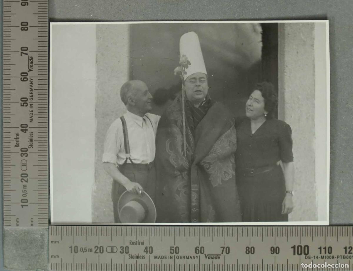 Fotograf&iacute;a antigua: FOTOGRAFIA. Grupo DE PERSONAS CON SE&Ntilde;OR DISFRAZADO EN EL YEG&Uuml;ERIZO. HACIA 1940