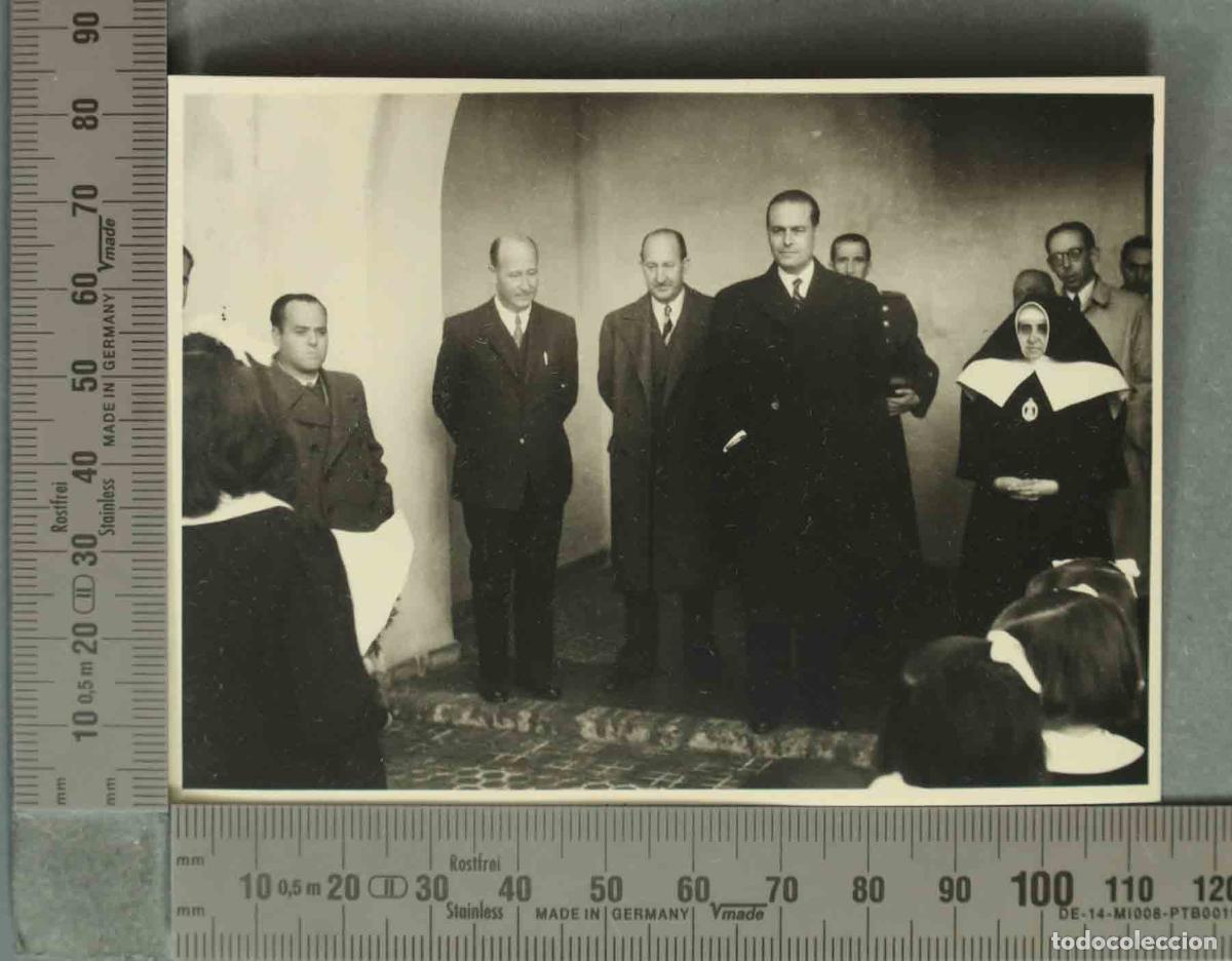 Fotograf&iacute;a antigua: FOTOGRAFIA. VISITA DE AUTORIDADES A COLEGIO RELIGIOSO. ANDUJAR. HACIA 1940