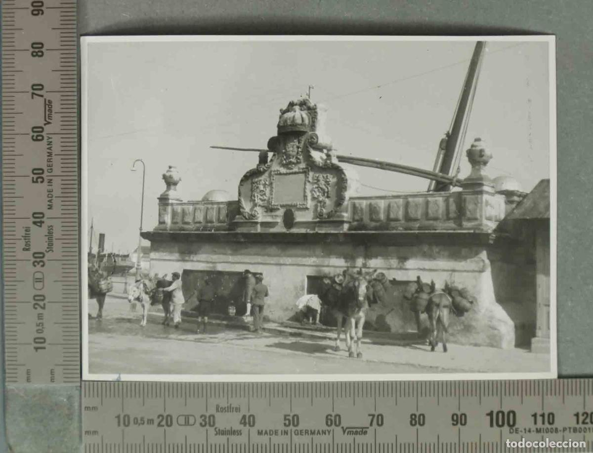 Fotograf&iacute;a antigua: FOTOGRAFIA. AGUADORES EN LA FUENTE DEL PUERTO. PUERTO DE SANTA MARIA HACIA 1940