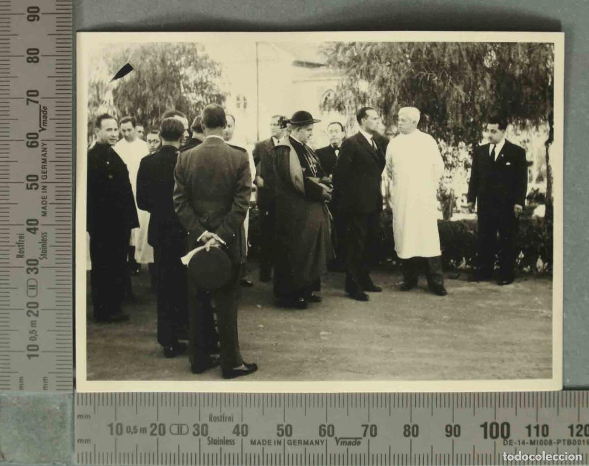 Alte Fotografie: FOTOGRAFIA. VISITA INAUGURAL SANATORIO CON JERARCAS Y OBISPO. MALAGA. HACIA 1940
