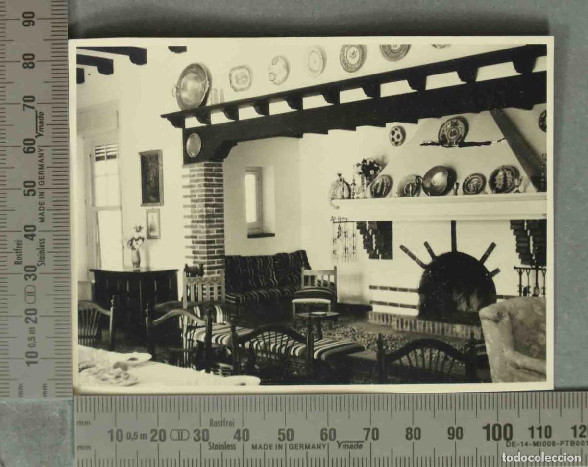 Alte Fotografie: FOTOGRAFIA. interior casa con coleccion alfareria. MALAGA HACIA 1940