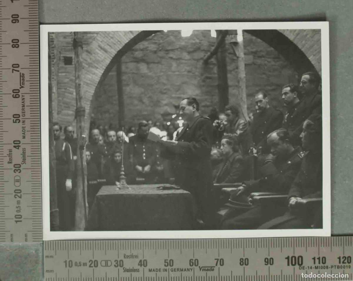 Fotograf&iacute;a antigua: FOTOGRAFIA. ACTO EN EL INTERIOR DEL SANTUARIO VIRGEN DE LA CABEZA. &iquest;PILAR PRIMO DE RIVERA?