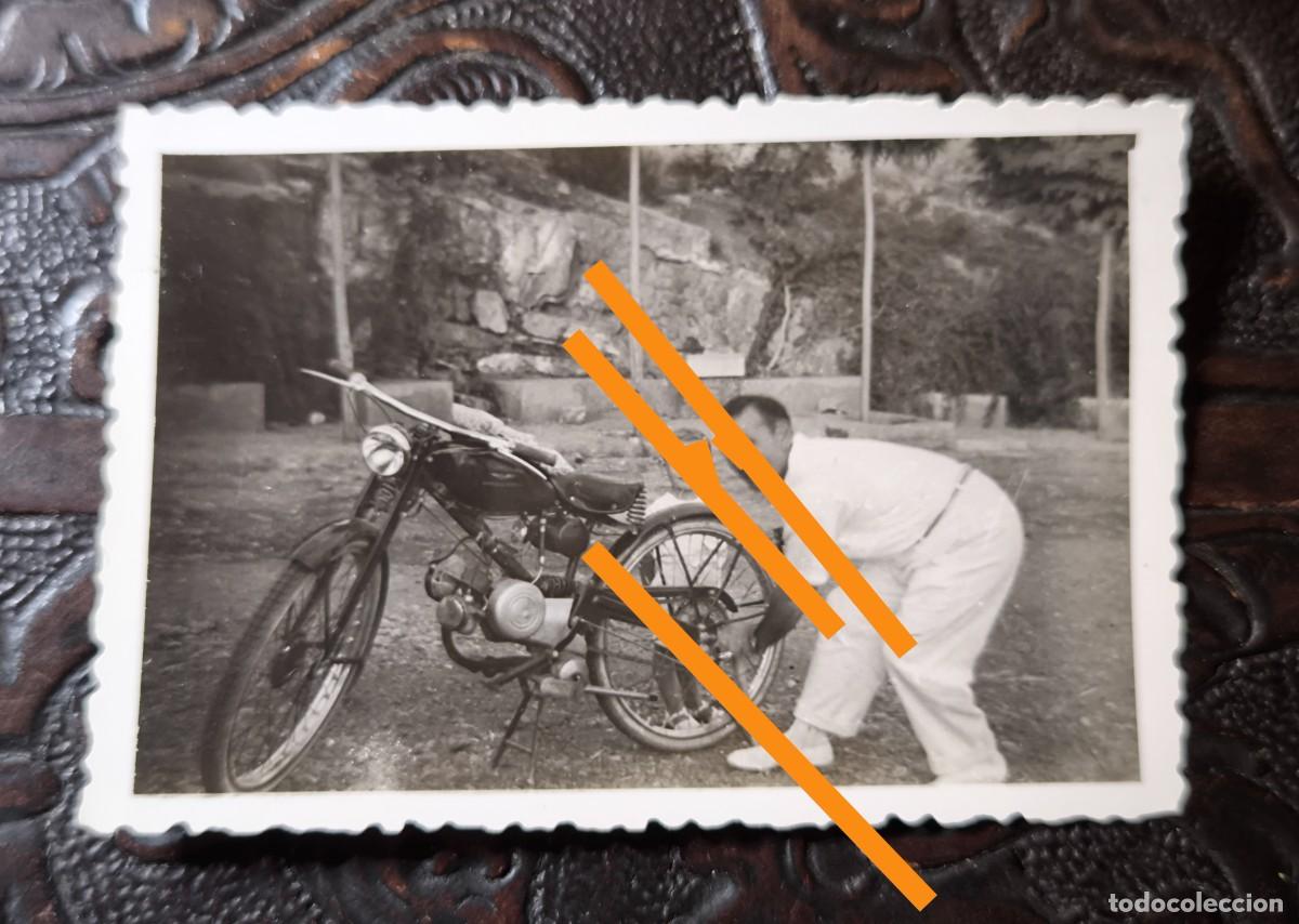 Fotograf&iacute;a antigua: Antigua fotograf&iacute;a. Motocicleta Moto guzzi.