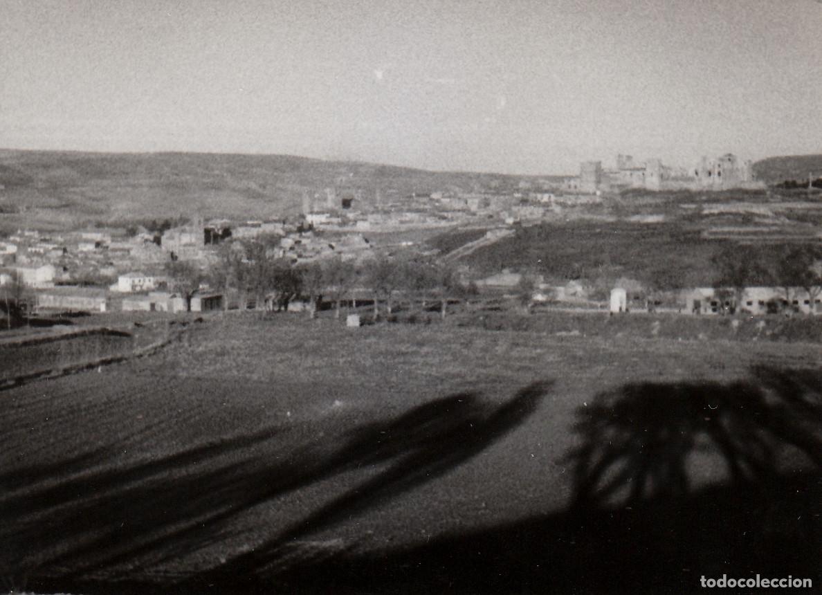 Fotograf&iacute;a antigua: 2 fotos. Vista panor&aacute;mica de Sig&uuml;enza, Guadalajara. A&ntilde;os 50-60 pc