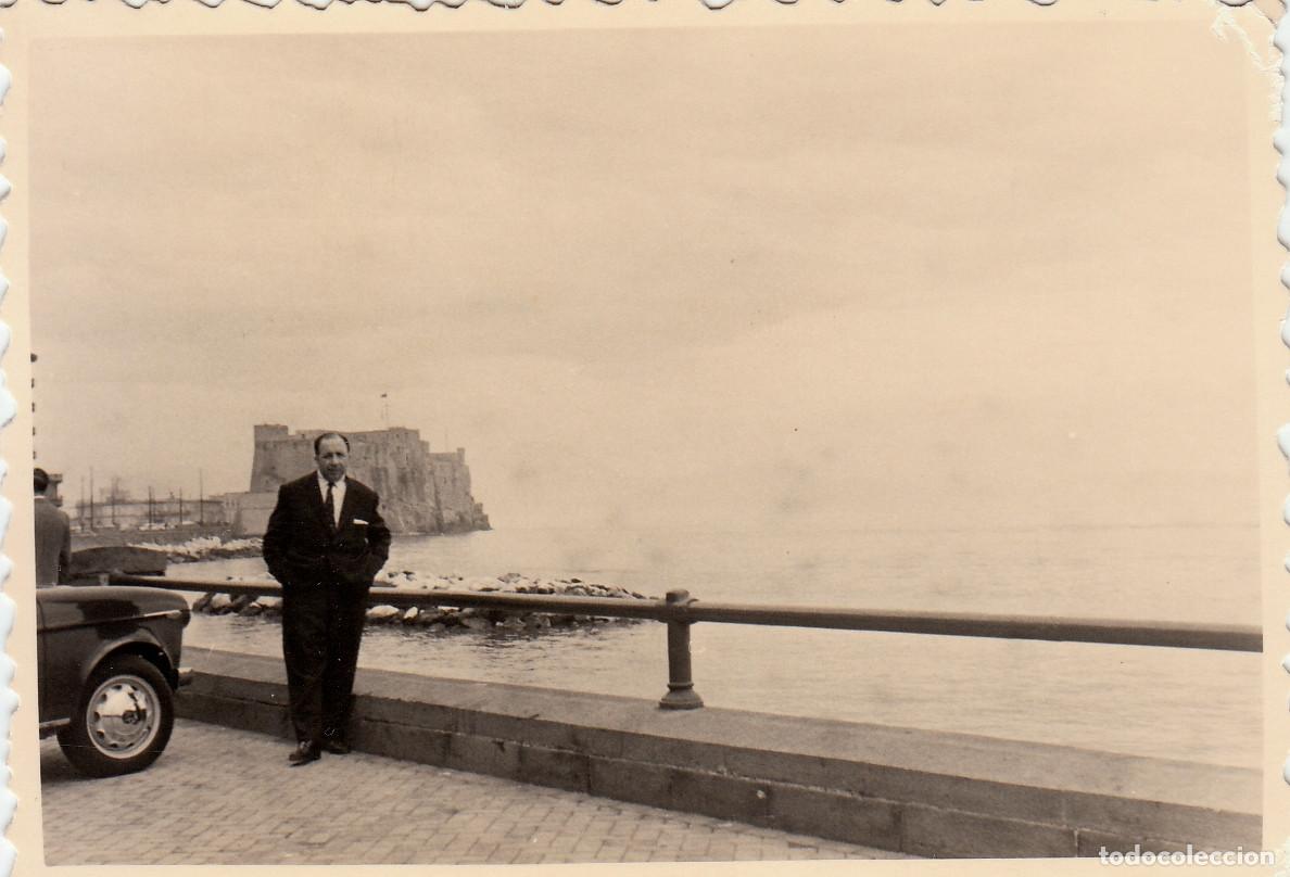 Fotograf&iacute;a antigua: Caballero en N&aacute;poles, Italia. A&ntilde;os 50 pc