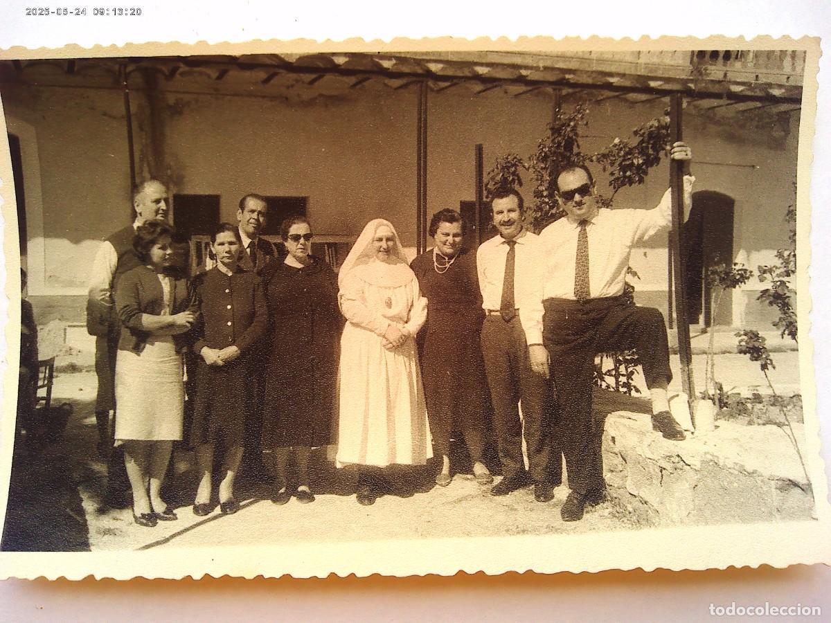 Fotograf&iacute;a antigua: FOTO DE RELIGIOSA , MONJA CON FAMILIARES . DE ROUEL , MONTILLA ( CORDOBA )