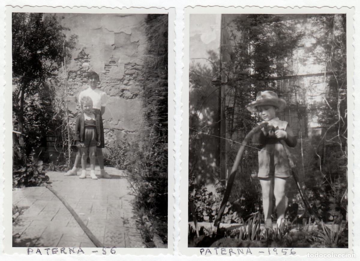 Fotograf&iacute;a antigua: 2 fotos. Ni&ntilde;os. Ni&ntilde;o regando el jard&iacute;n con una manguera en Paterna, Val&egrave;ncia. A&ntilde;os 50 pc