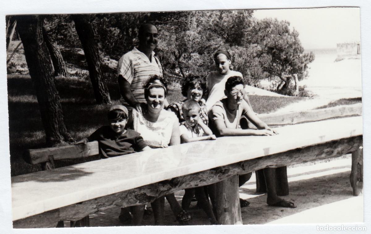 Fotograf&iacute;a antigua: Grupo familiar en Mallorca. A&ntilde;os 60 pc