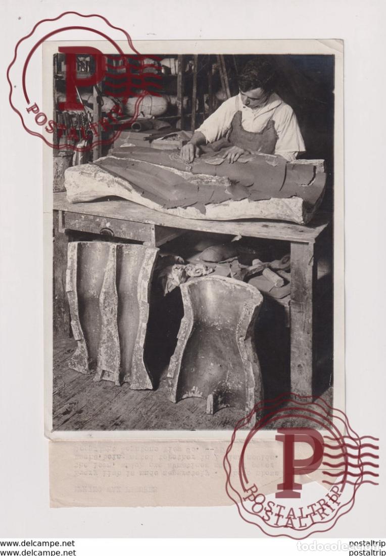 Photographie ancienne: MAKING WAX FIGURES 21*16CM Fonds Victor FORBIN 1864-1947