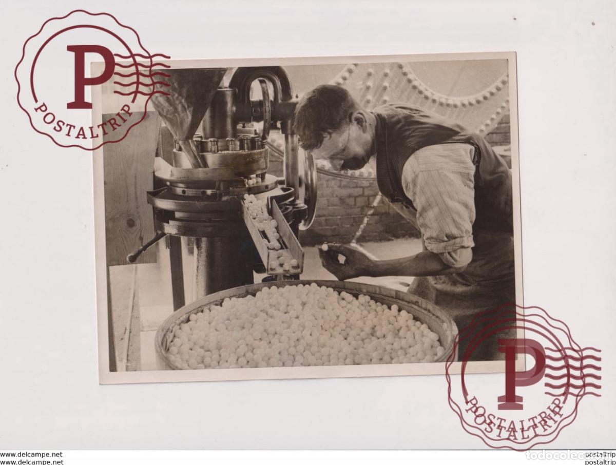 Fotografia antiga: MOTH BALLS FROM COAL BECKTON WORKS NAPHTHALENE 20*15 cm Fonds Victor FORBIN 1864-1947