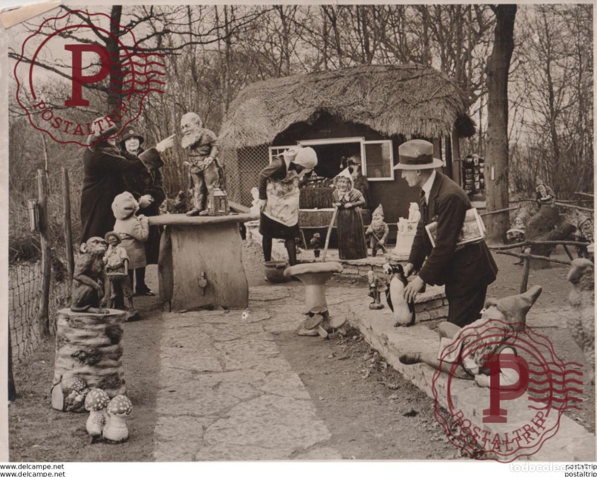 Fotograf&iacute;a antigua: ELVES IN A GARDEN AT NEWLANDS CORNER NEAR GUILDFORD 25*20CM Fonds Victor FORBIN 1864-1947