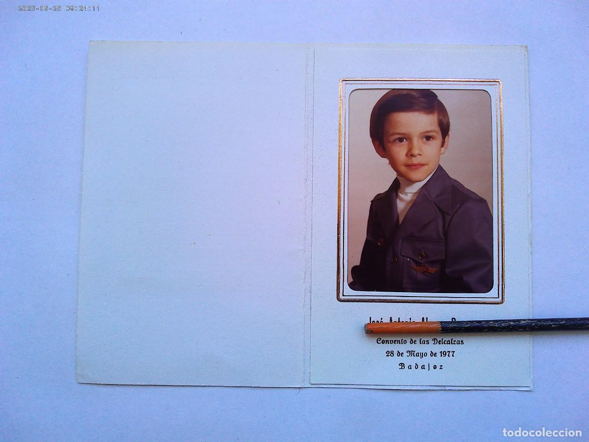 Fotograf&iacute;a antigua: PRECIOSA FOTO A COLOR DE ESTUDIO DE NI&Ntilde;O DE PRIMERA COMUNION EN ESTAMPA. BADAJOZ 1977