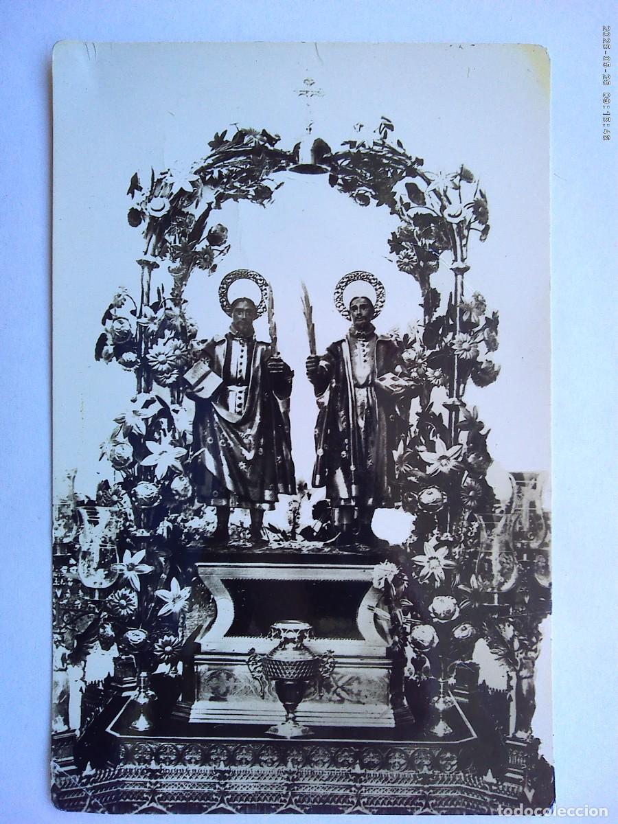 Fotograf&iacute;a antigua: FOTO DE ALTAR CON LOS SANTOS COSME Y DAMIAN , PATRONOS DE ABARAN ( MURCIA )