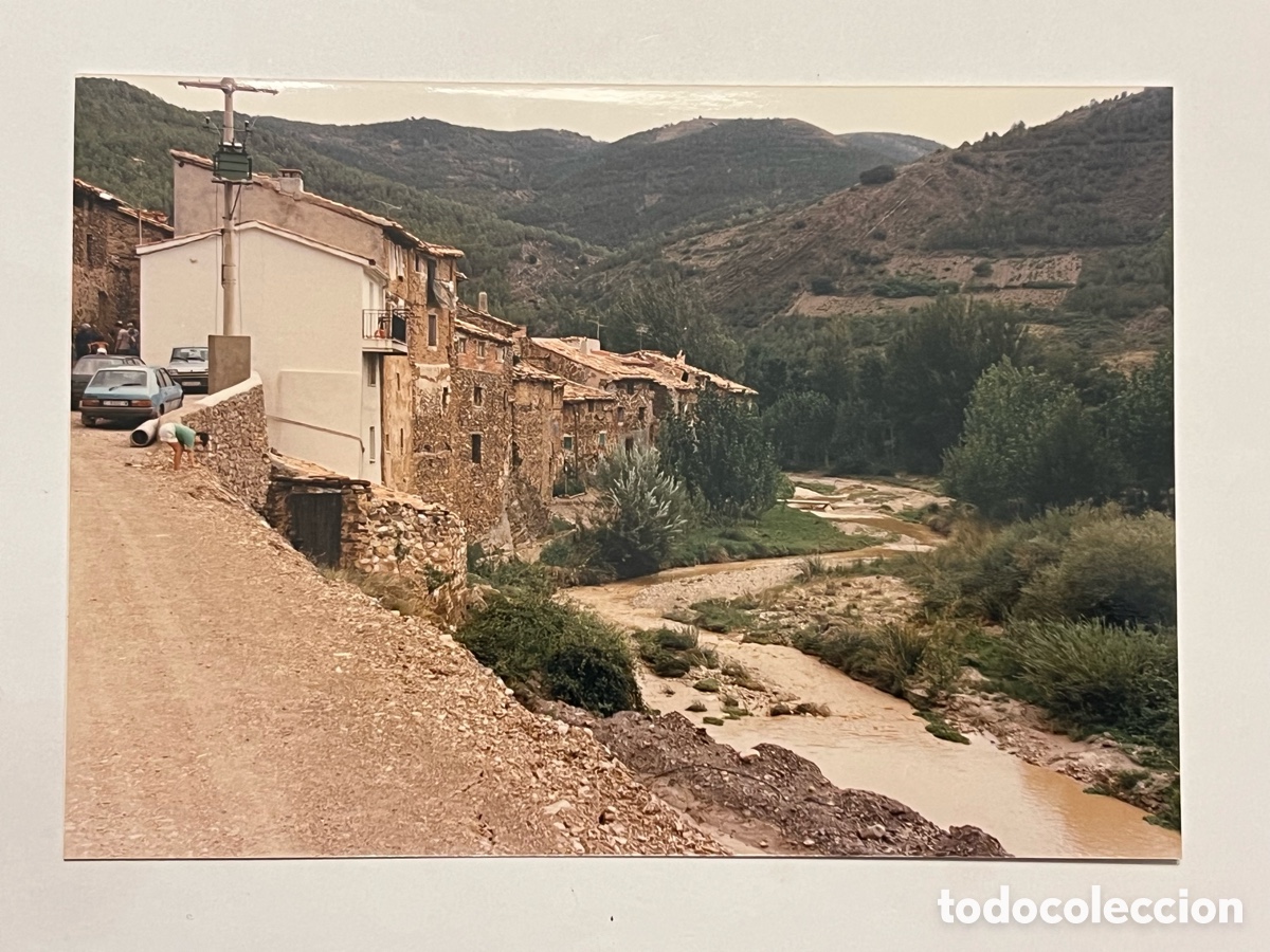 Fotograf&iacute;a antigua: UTRILLAS (Teruel) Fotograf&iacute;a a color.. Vista panor&aacute;mica del Valle y el r&iacute;o (h.1980?)