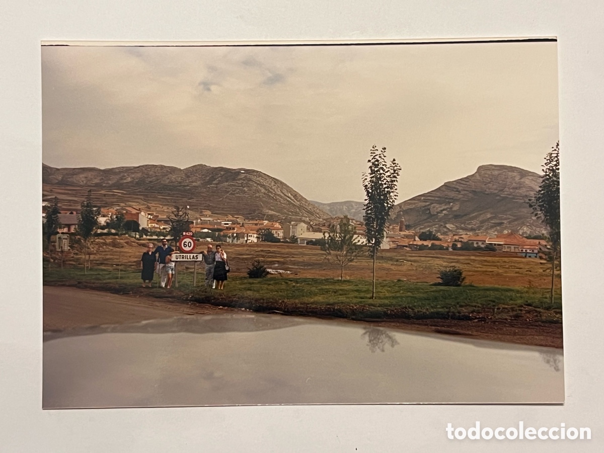 Fotograf&iacute;a antigua: UTRILLAS (Teruel) Fotograf&iacute;a a color.. Vista panor&aacute;mica del pueblo (h.1980?)