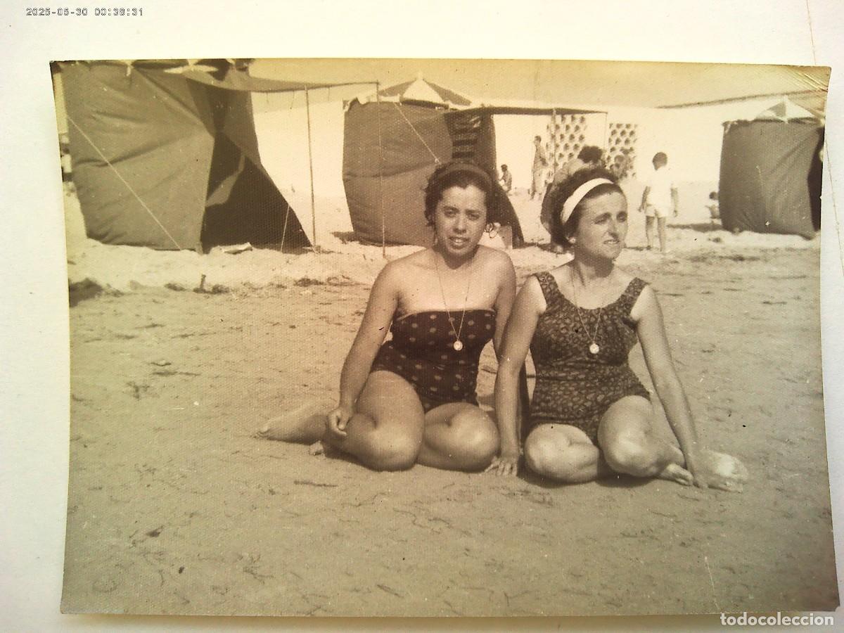 Antique Photography: FOTO DE CHICAS EN BA&Ntilde;ADOR EN LA PLAYA