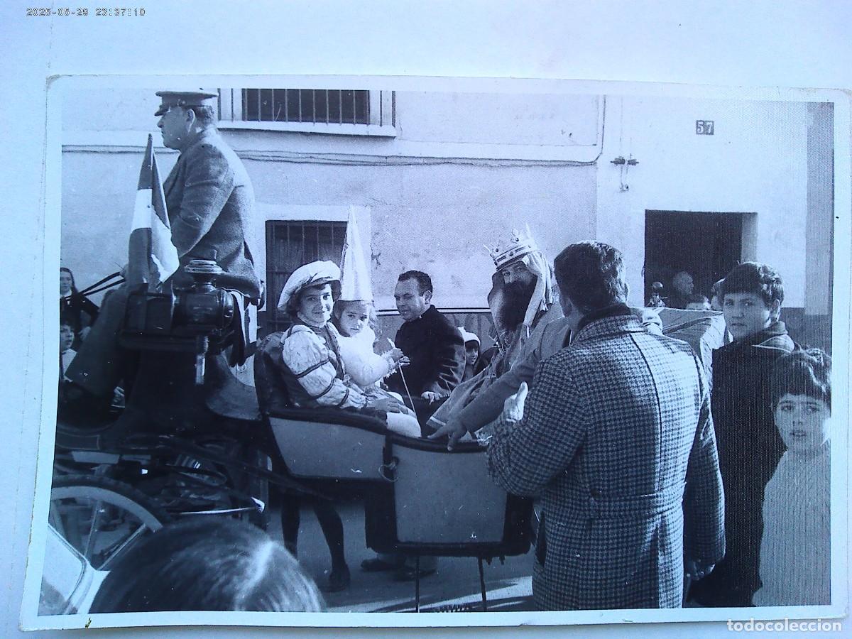 Fotografia antica: FOTO DE CABALGATA DE REYES : REYES MAGOS EN COCHE DE CABALLO ..... 12 X 18 CM