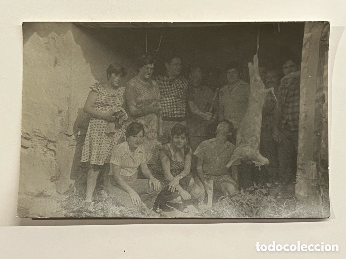 Fotograf&iacute;a antigua: UTRILLAS (Teruel) Fotograf&iacute;a Costumbrista.. dia de Matanza (a.1976) Medidas: 14 x 9 cm