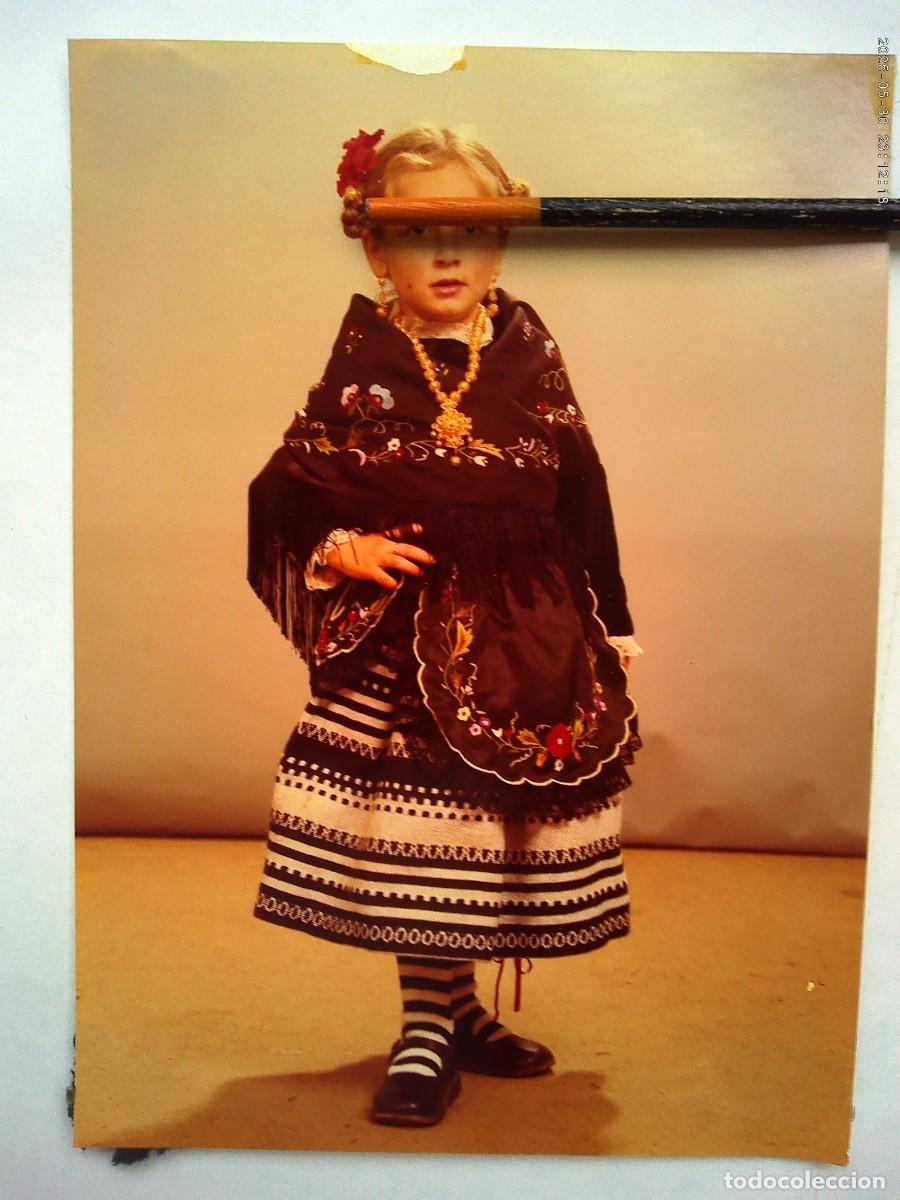 Fotograf&iacute;a antigua: FOTO DE ESTUDIO A COLOR DE NI&Ntilde;A CON TRAJE REGIONAL, MANTON DE MANILA, ETC . DE MIMOSA , BADAJOZ
