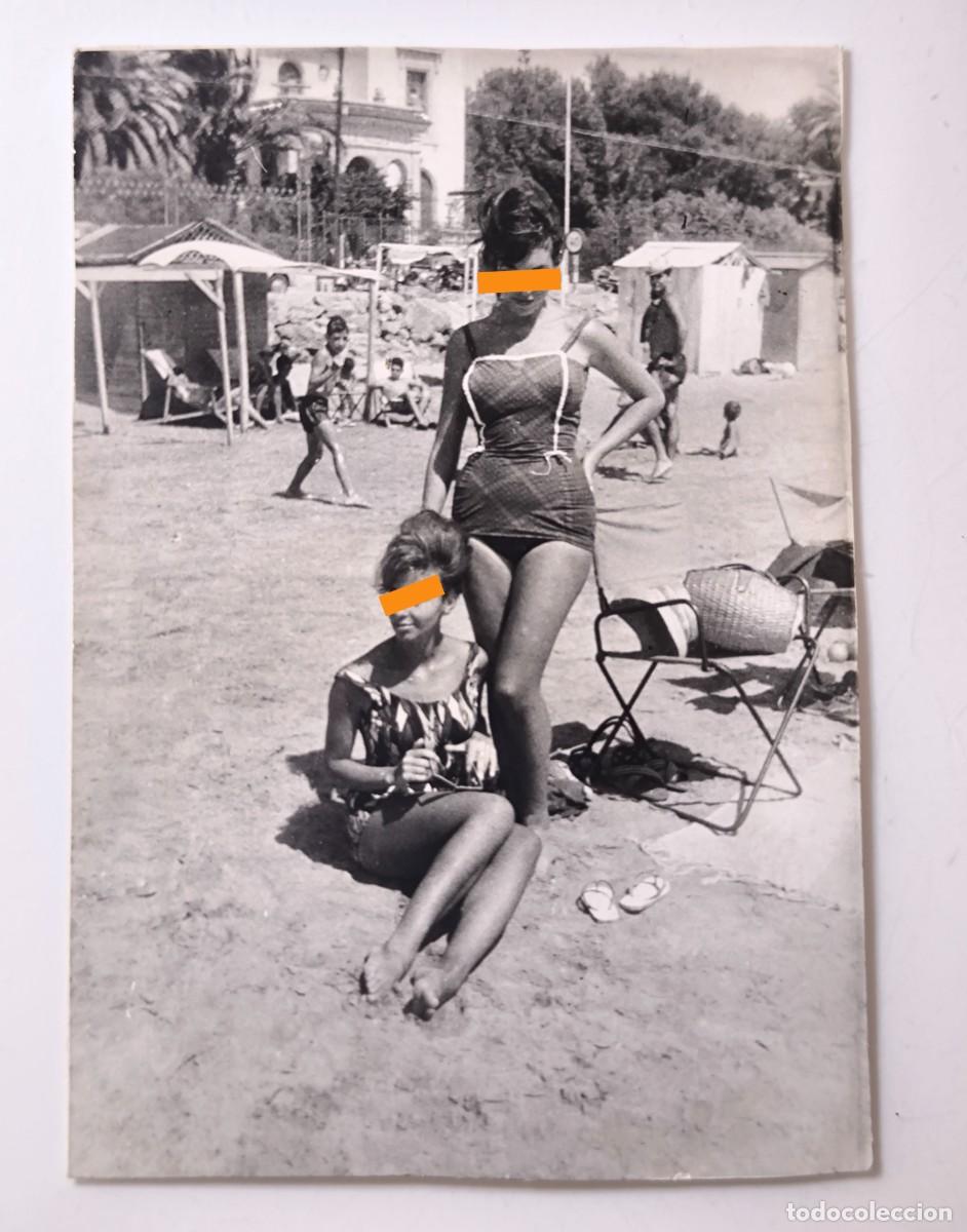 Fotograf&iacute;a antigua: Antigua fotograf&iacute;a. Chicas en ba&ntilde;ador. Benicasim. Castell&oacute;n. A&ntilde;os 50/60.