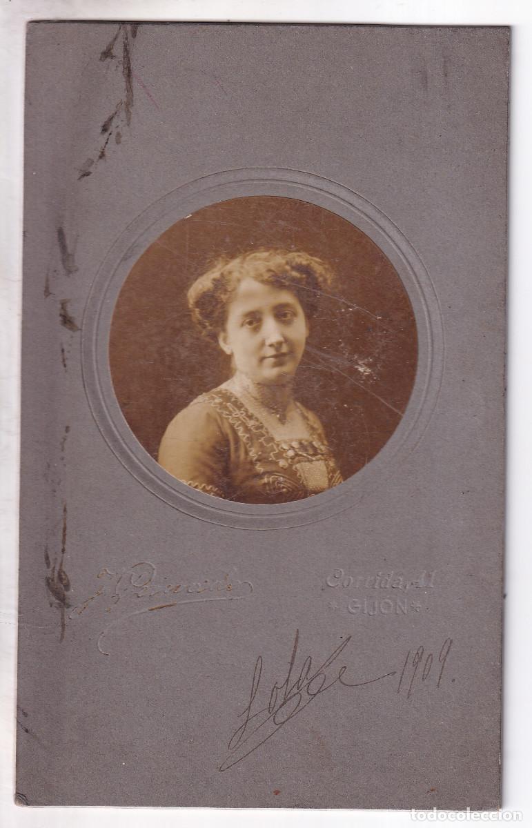 Fotograf&iacute;a antigua: FOTOGRAF&Iacute;A DE UNA SE&Ntilde;ORITA. FOT&Oacute;GRAFO: PEINADO. GIJ&Oacute;N. 1909