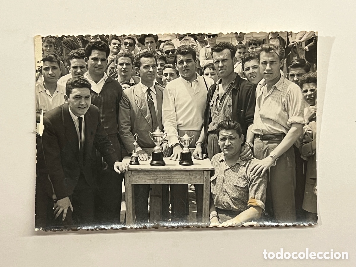 Fotograf&iacute;a antigua: ALACUAS (Valencia) Fotograf&iacute;a Pasion por el f&uacute;tbol.. Fotos Cervera (a.1958) Medidas: 14 x 9 cm.