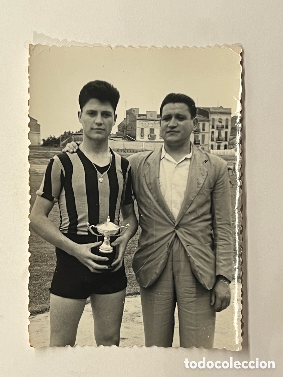Fotograf&iacute;a antigua: ALDAYA (Valencia) Fotograf&iacute;a Pasion por el f&uacute;tbol.. (a.1959) Medidas: 7,5 x 10,5 cm