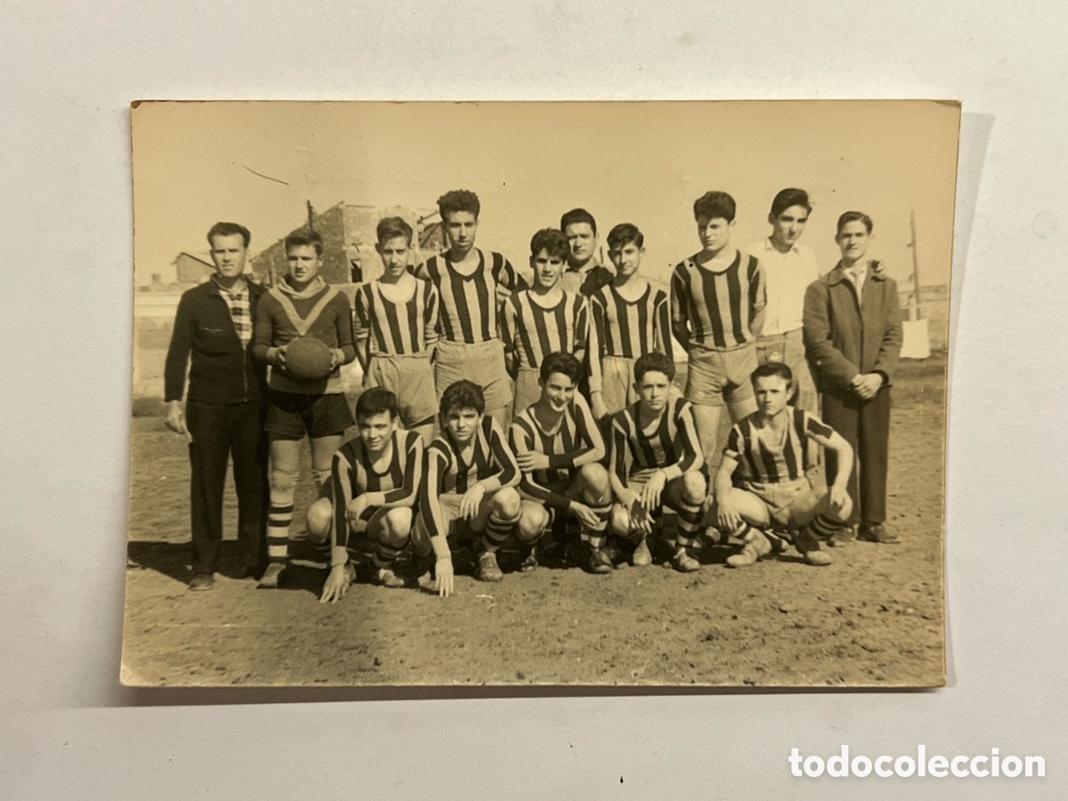 Fotograf&iacute;a antigua: CAMPO DE NAZARET (Valencia) Fotograf&iacute;a Pasion por el f&uacute;tbol.. (a.1958) Medidas: 7,5 x 10,5 cm.