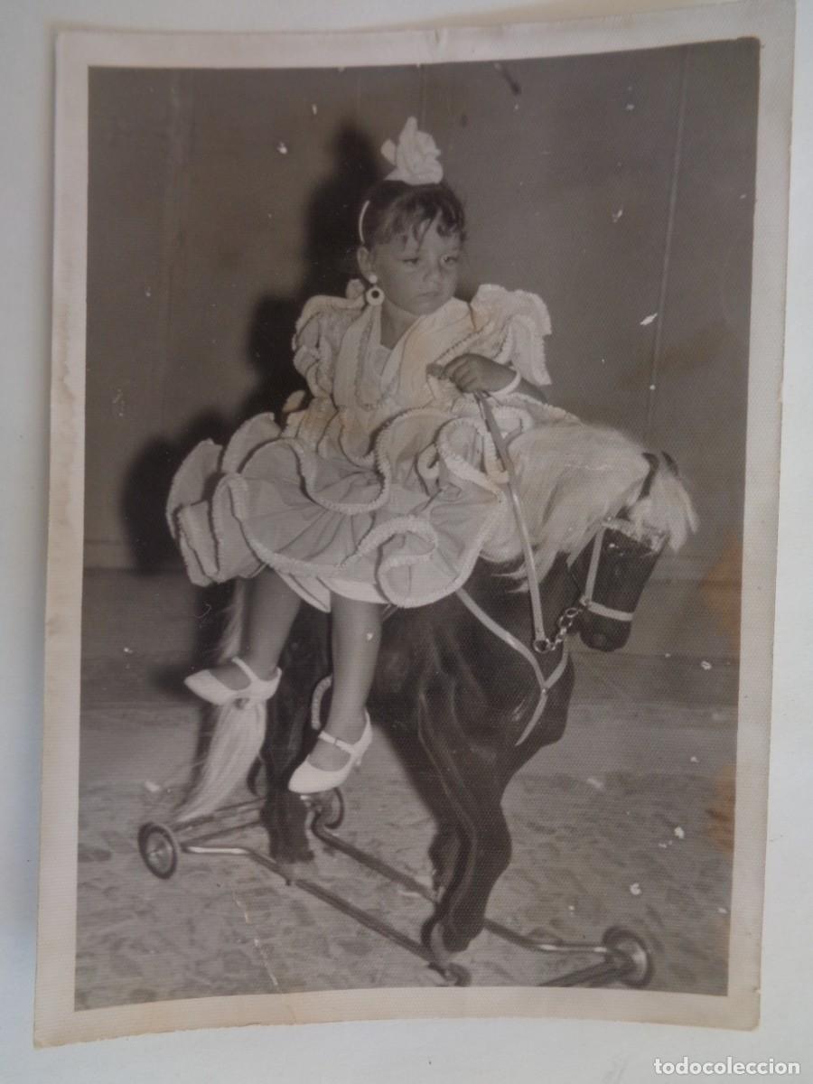 Fotograf&iacute;a antigua: MINUTERO DE FERIA : NI&Ntilde;A VESTIDA DE FLAMENCA EN CABALLITO