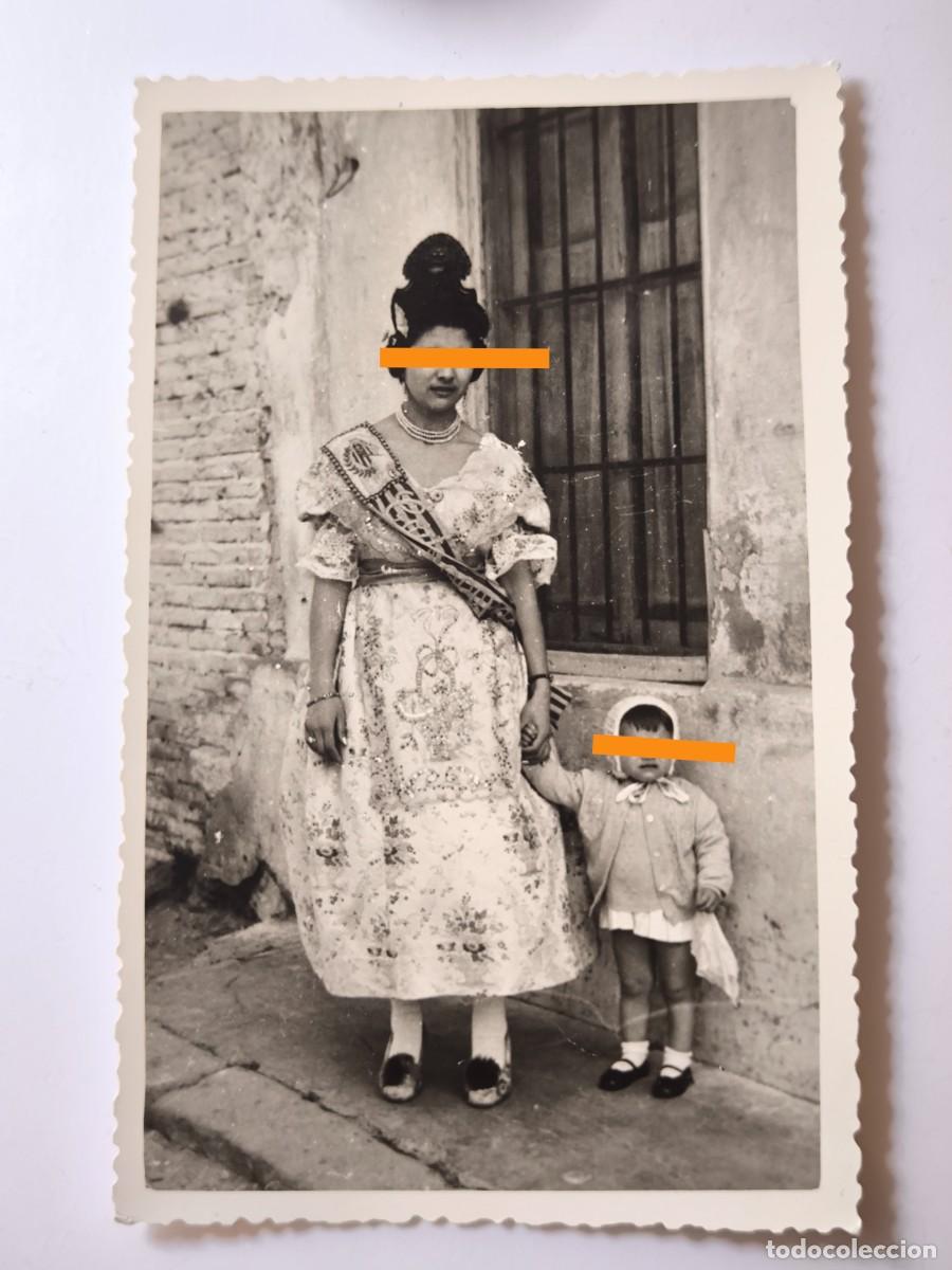 Fotograf&iacute;a antigua: Antigua fotograf&iacute;a. Fallera. Fallas de Valencia. A&ntilde;os 40/50.