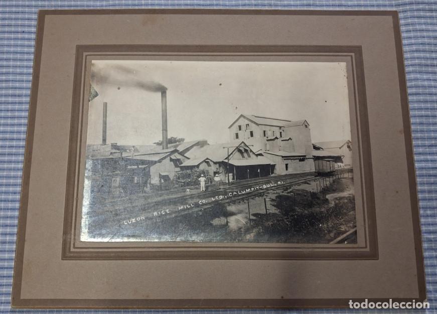 Fotograf&iacute;a antigua: Fotograf&iacute;a Filipinas. Luzon. Calumpit. Bulacan. Molino de arroz y v&iacute;as del tren.