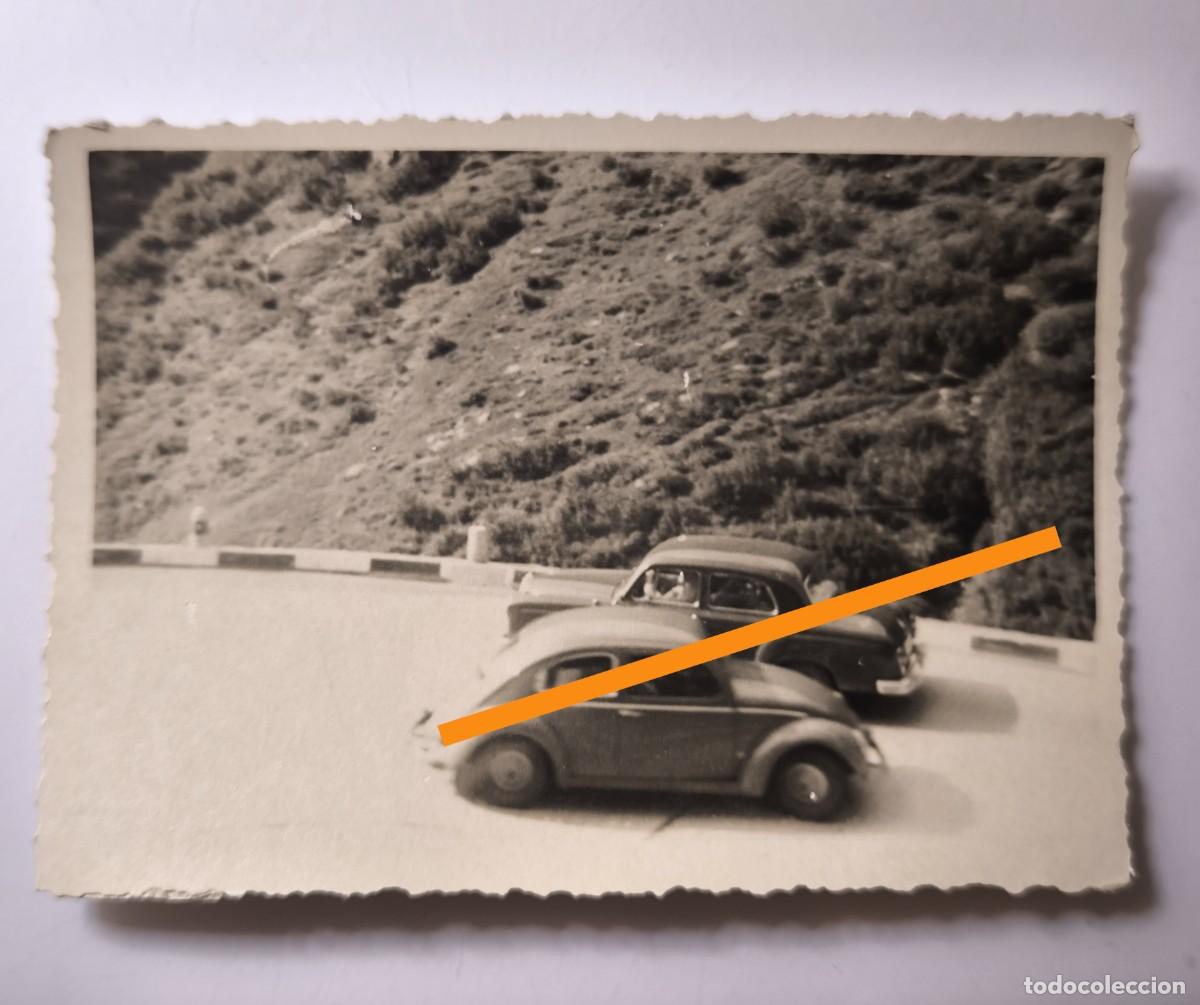 Fotograf&iacute;a antigua: Antigua fotograf&iacute;a. Cruce de coches. A&ntilde;o 1960.