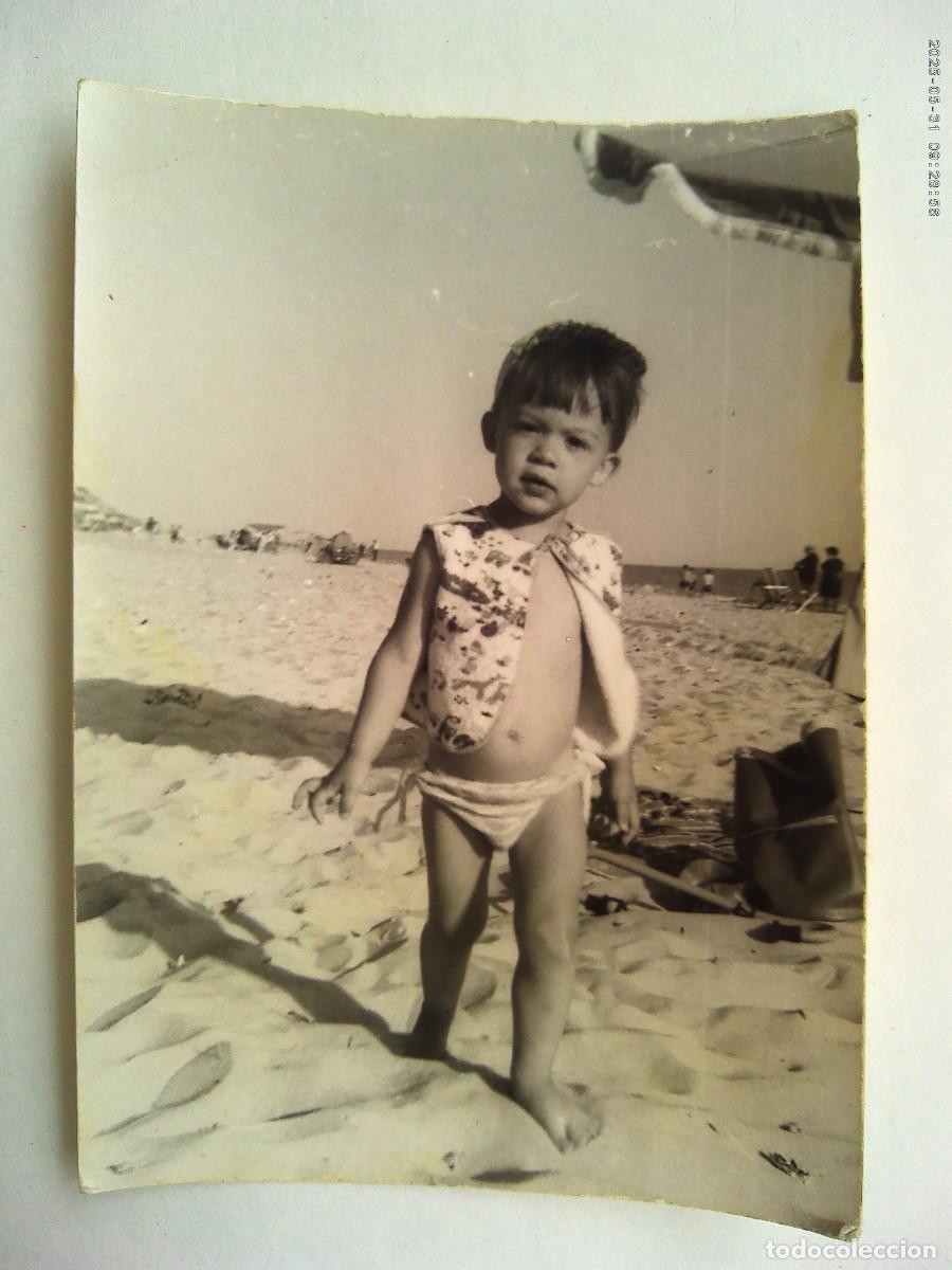Fotograf&iacute;a antigua: FOTO DE NI&Ntilde;O EN BA&Ntilde;ADOR EN LA PLAYA